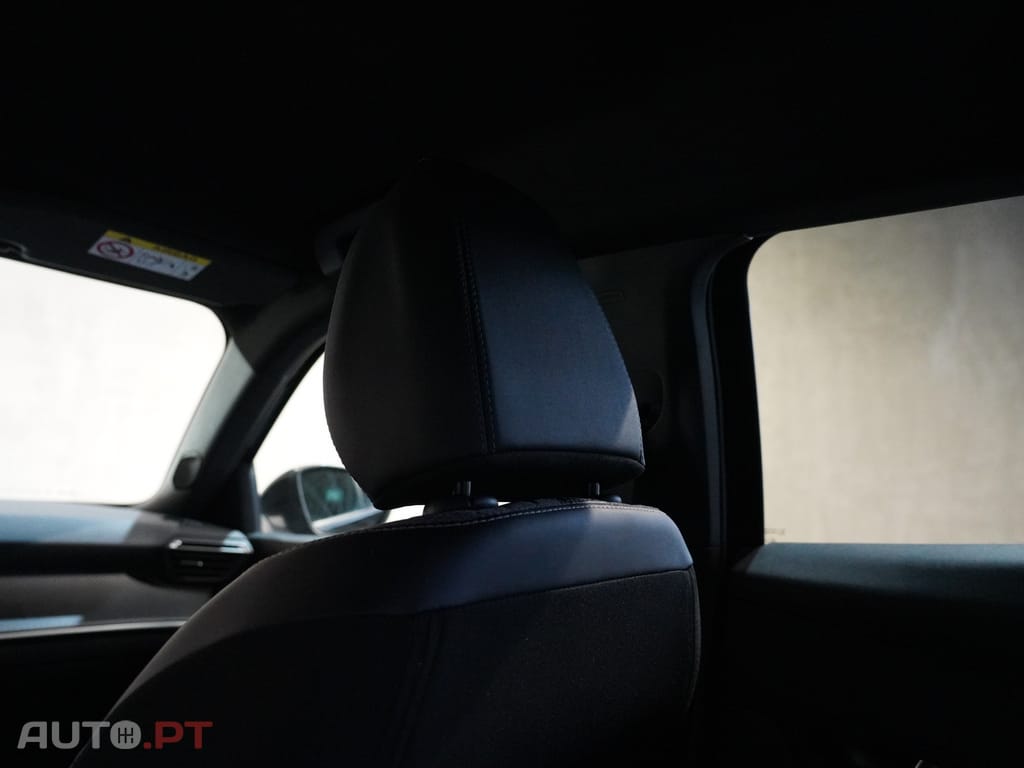 Peugeot 2008 1.2 Hybrid Allure e-DCS6