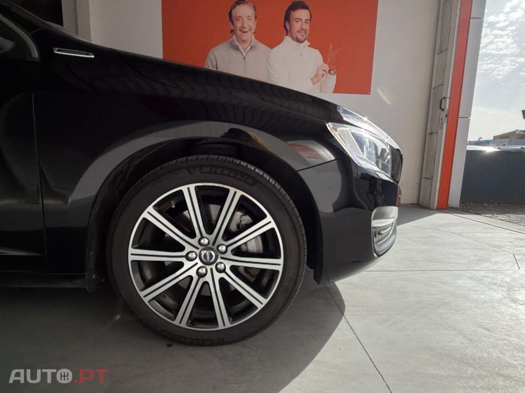 Volvo V60 2.4 D6 AWD Phev