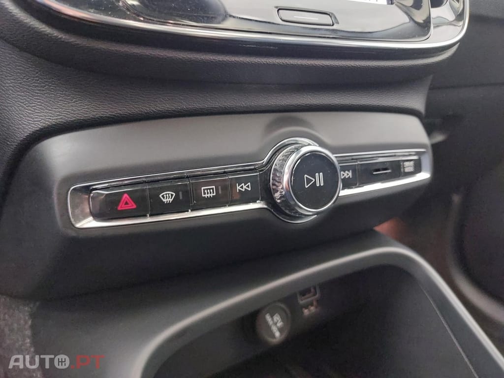 Volvo XC40 1.5 T5 PHEV Momentum Plus