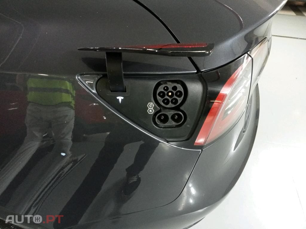 Tesla Model 3 Long-Range Dual Motor AWD