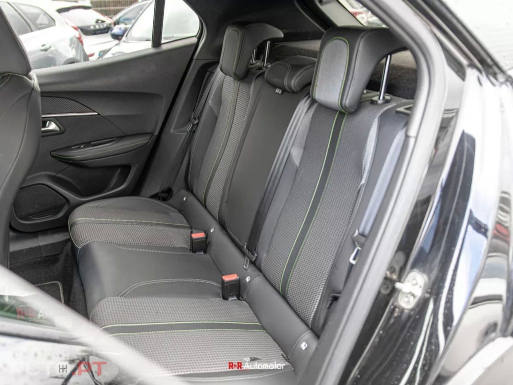 Peugeot E-2008 50 kWh GT