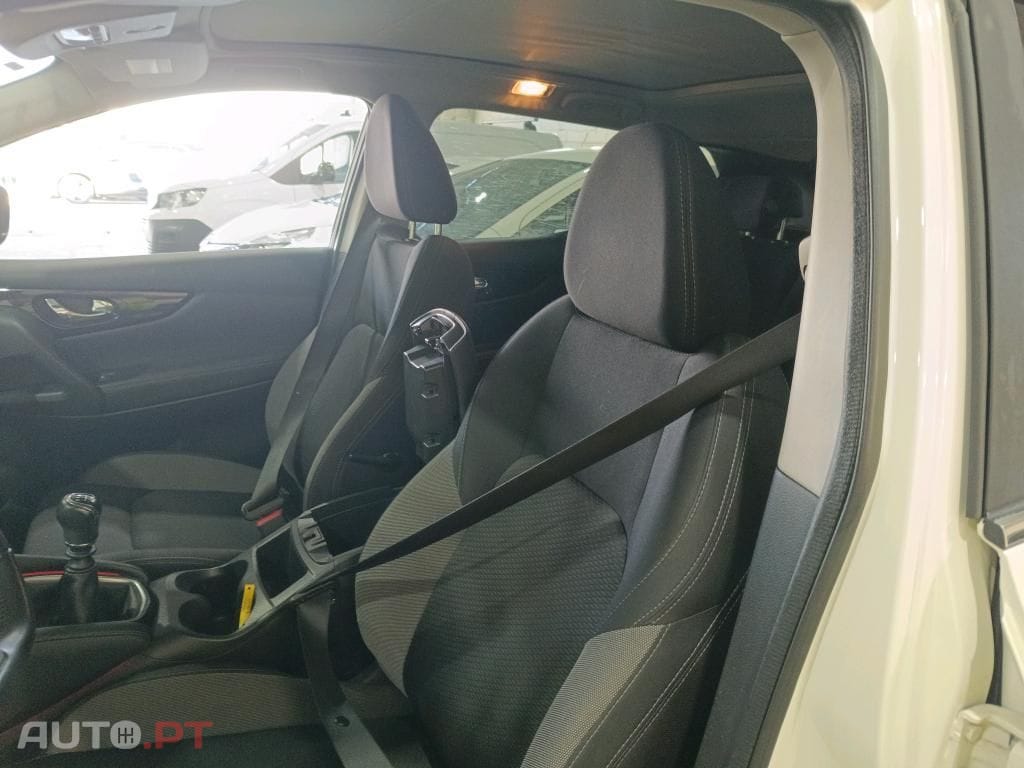 Nissan Qashqai 1.5 dCi N-Connecta J18