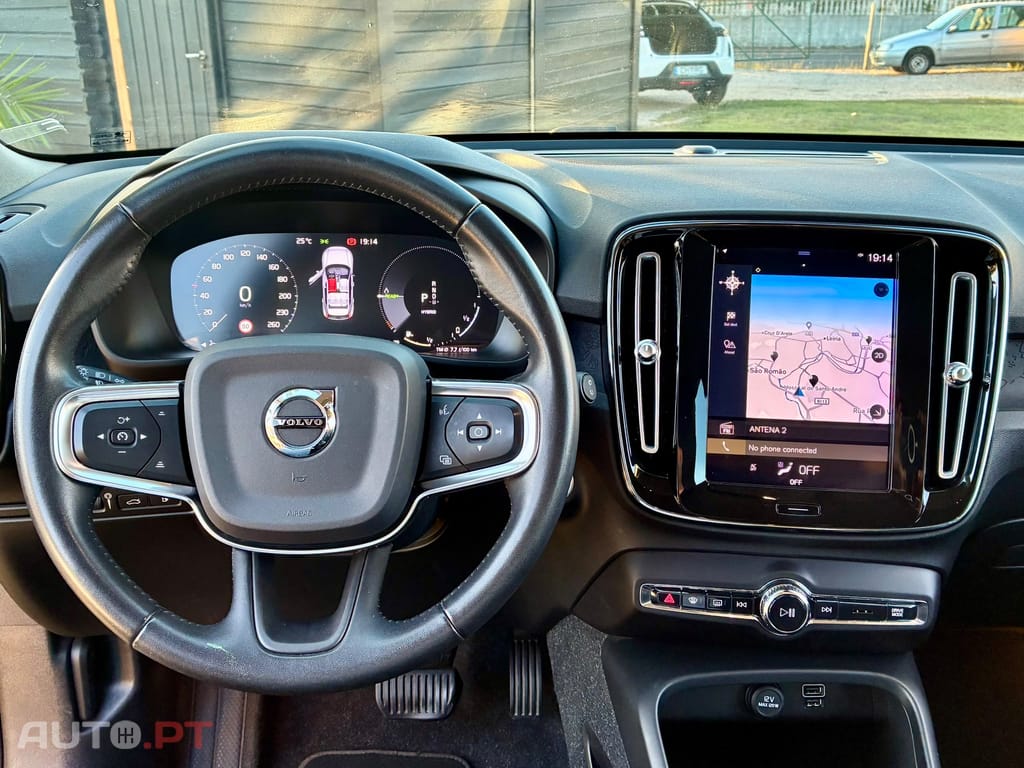 Volvo XC40 T5 Momentum Plus
