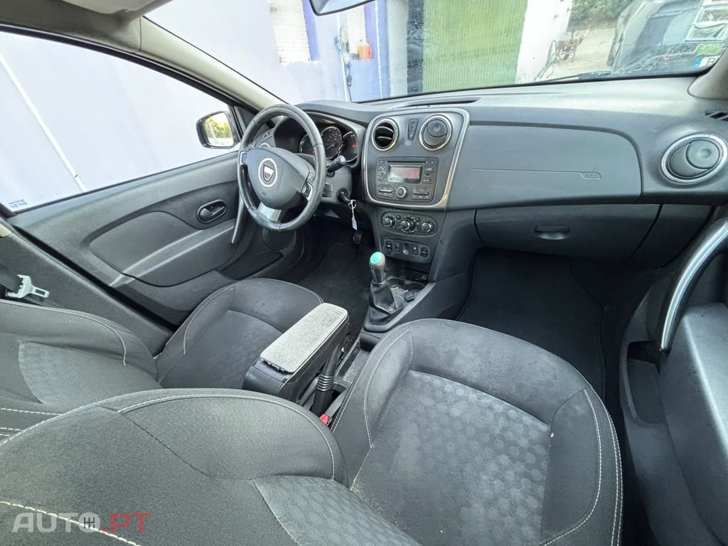 Dacia Logan MCV 1.2 16V Confort Bi-Fuel — fotografia 3