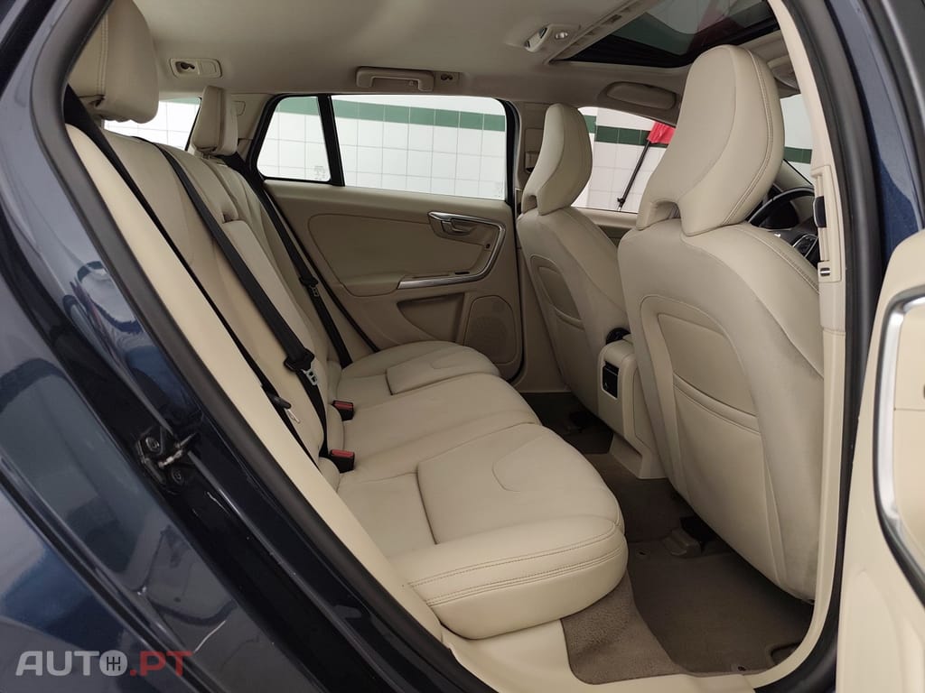 Volvo V60 2.0 D4 Momentum