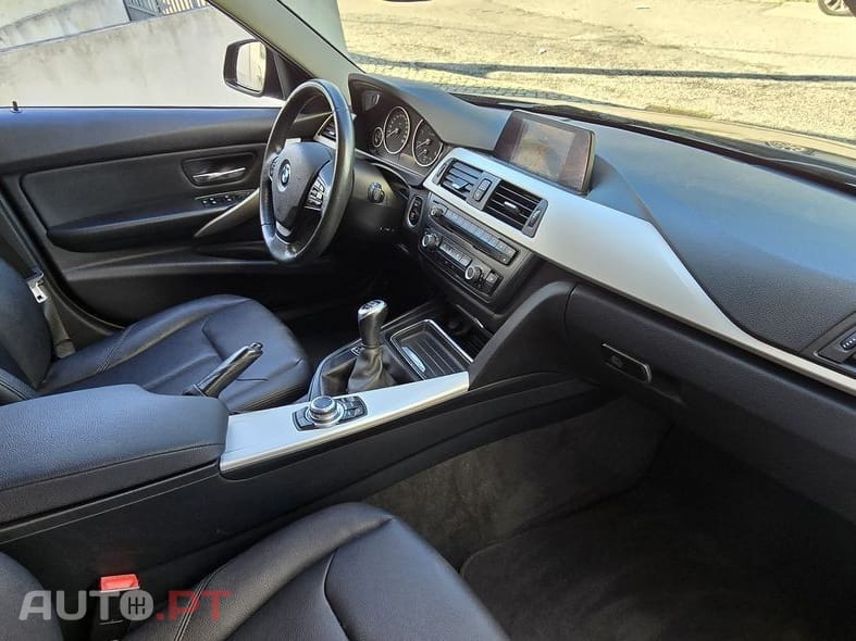 BMW 318 d Touring Blue Performance Luxury Line