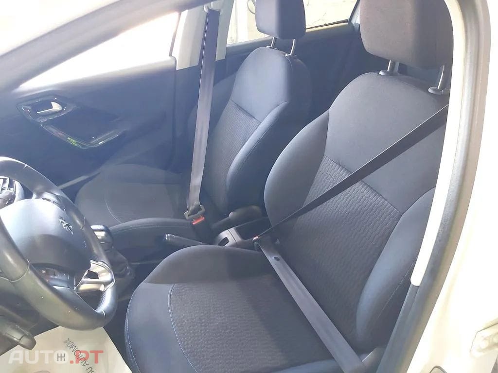 Peugeot 208 1.2 PureTech Signature