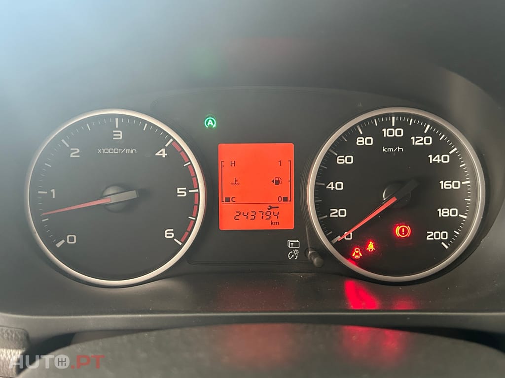 Mitsubishi L200 2.4 DI-D Club Invite 4WD