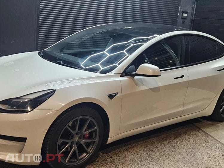 Tesla Model 3 Standard Range Plus RWD