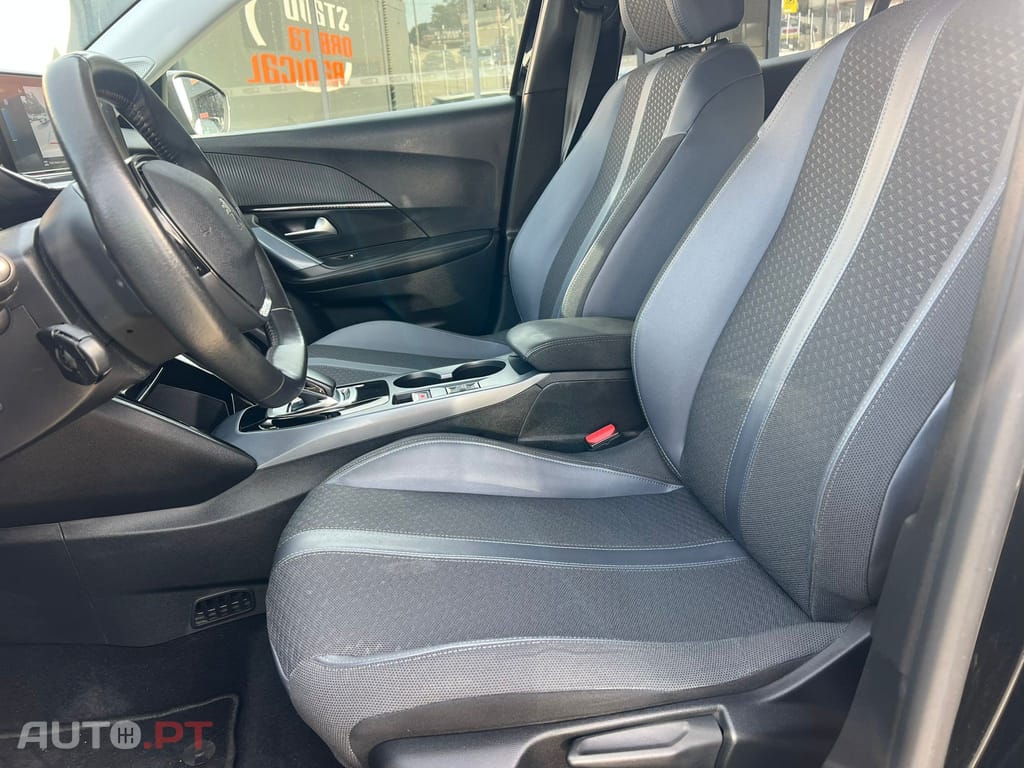 Peugeot E-2008 50 kWh Allure Pack