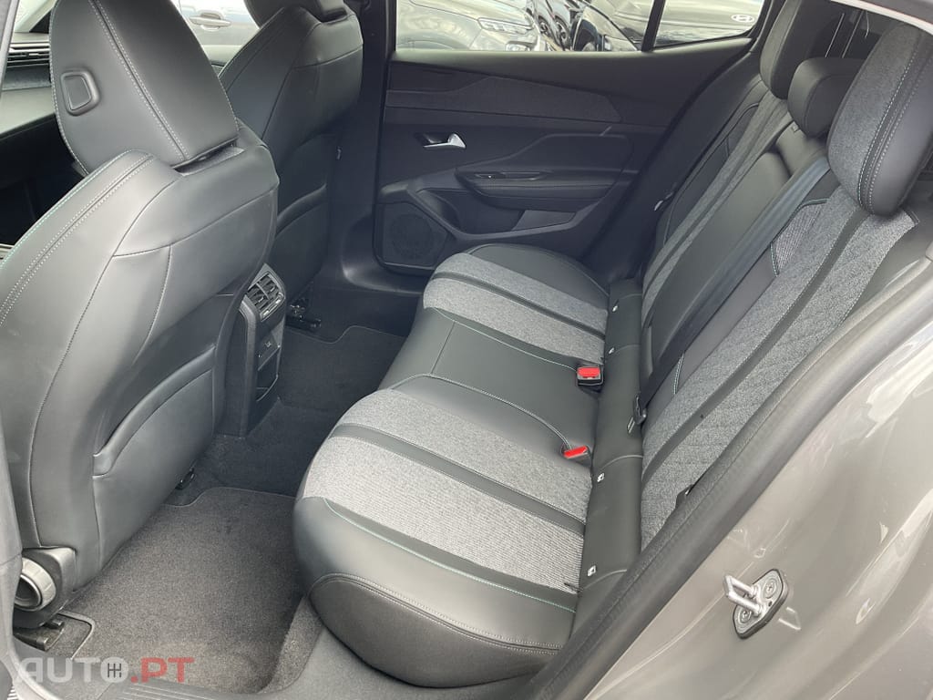 Peugeot 408 1.2 PureTech Allure EAT8