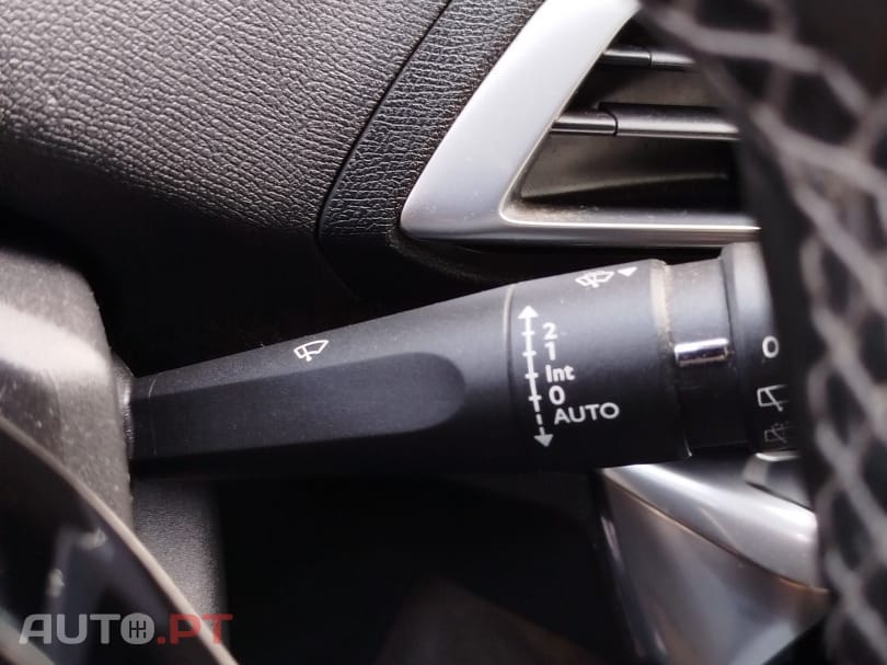 Peugeot 5008 1.2 PureTech Allure J18