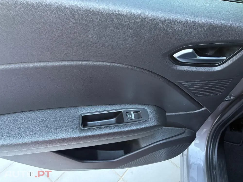 Renault Captur 1.6 HYBRID E-TECH INTENS