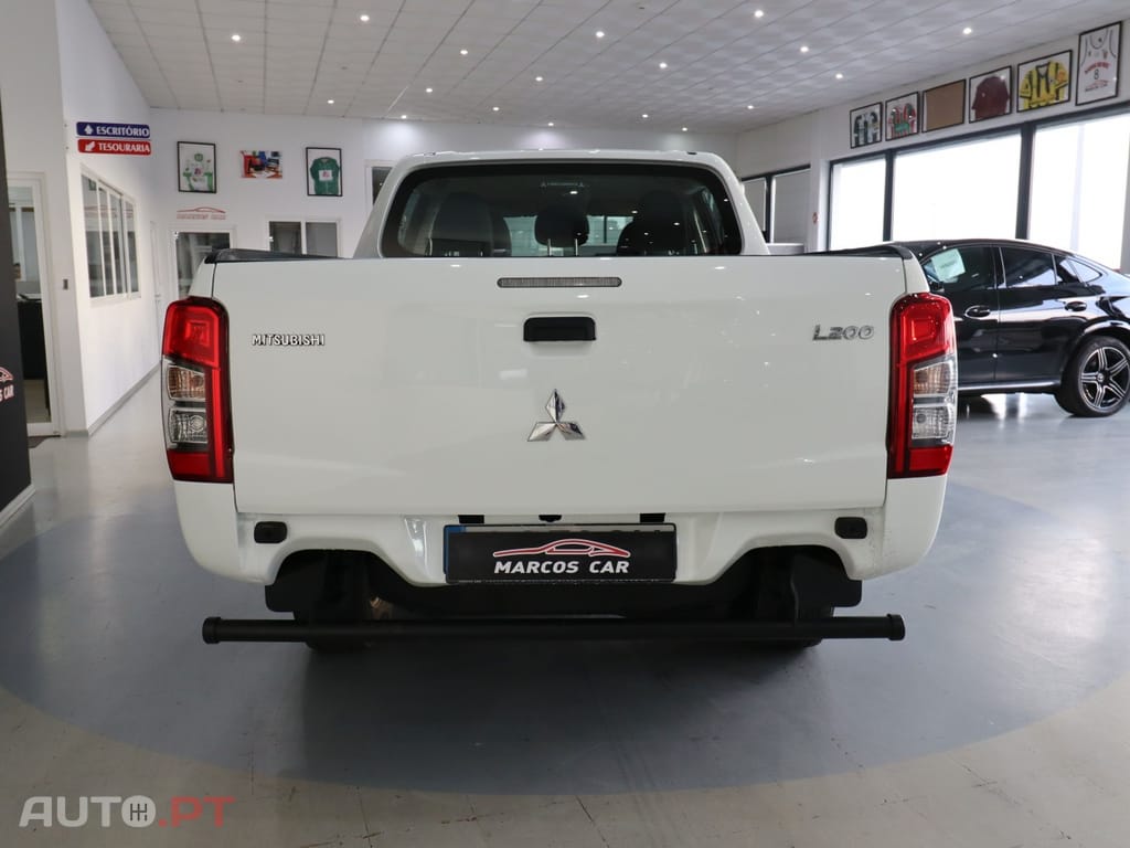 Mitsubishi L200 2.3 DI-D CD Invite Strakar Look 4WD