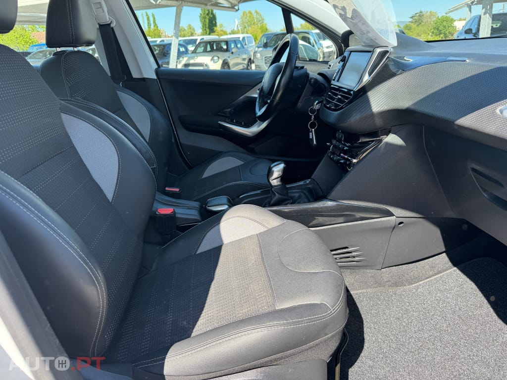 Peugeot 2008 1.2 PureTech Allure