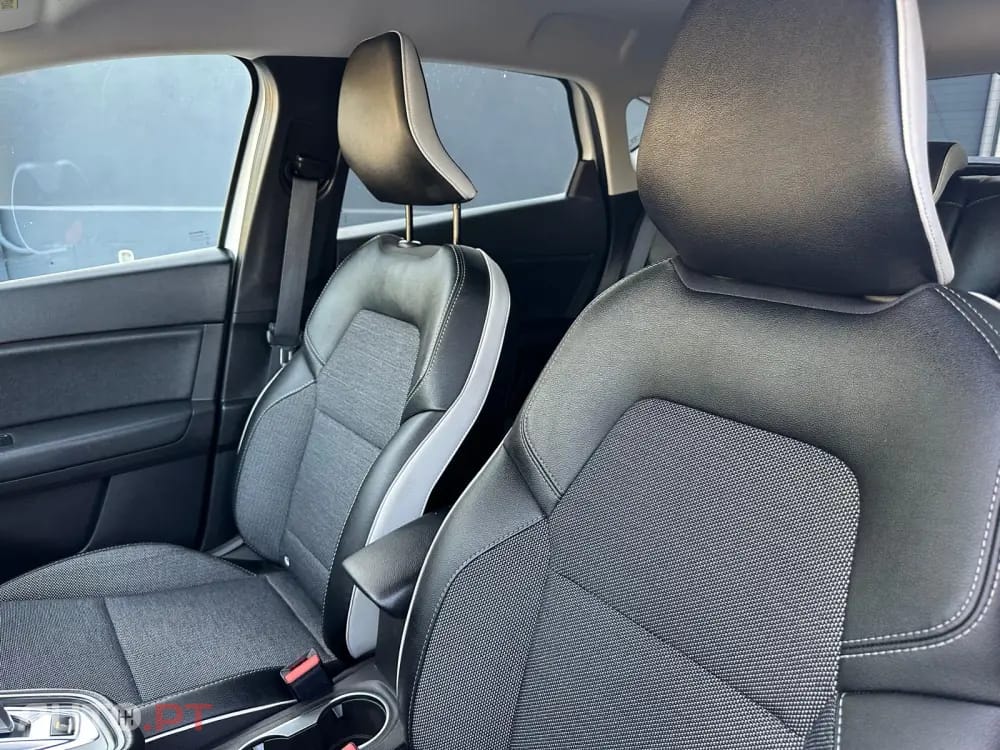 Renault Captur 1.6 E-Tech Intens