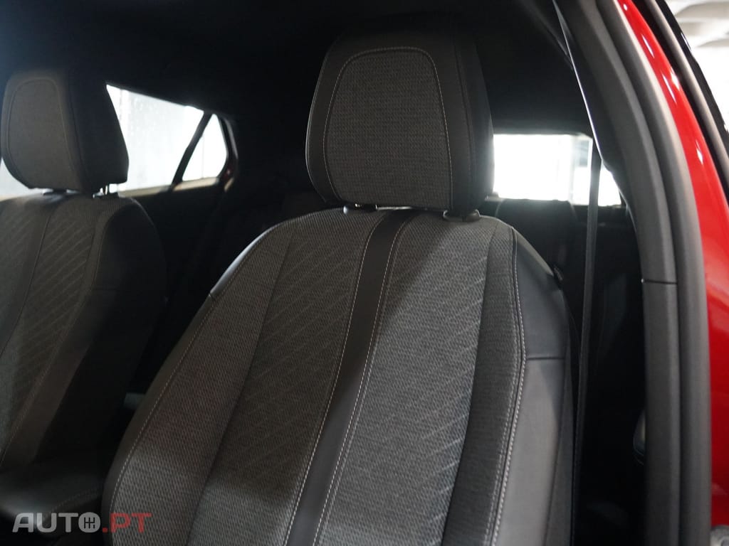 Peugeot 2008 1.2 PureTech Allure