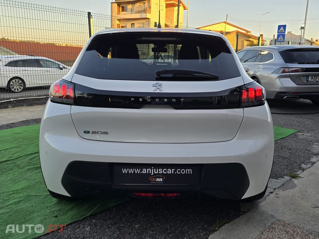 Peugeot E-208 50 kWh Style