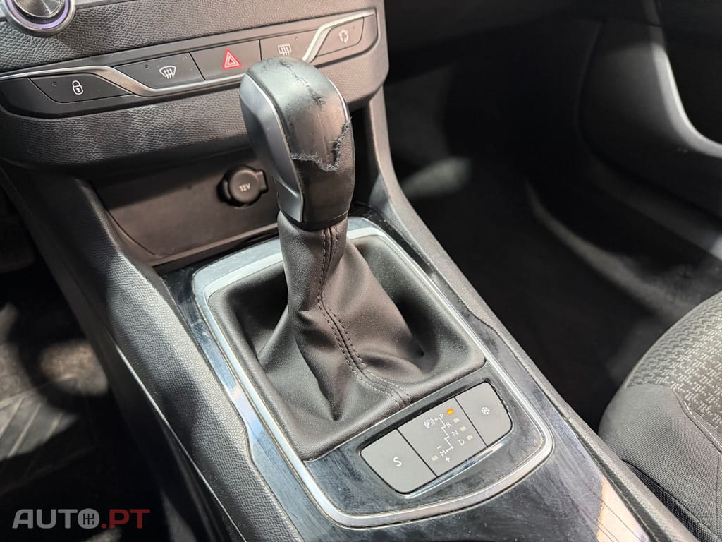 Peugeot 308 1.2 PureTech EAT6