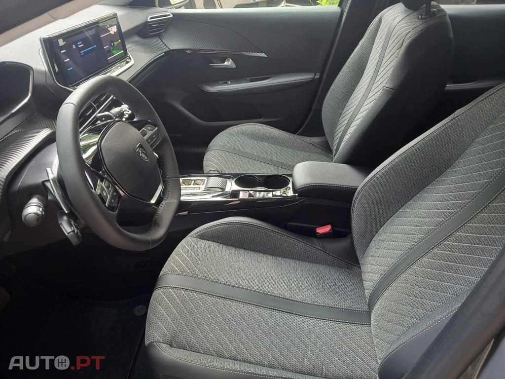 Peugeot 208 1.2 Hybrid Allure e-DCS6