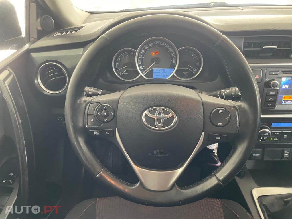 Toyota Auris 1.4 D-4D Exclusive+P.Sport