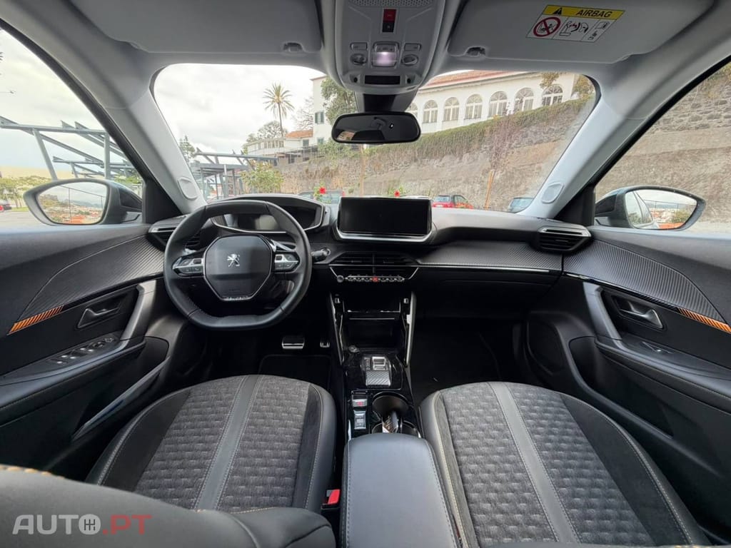 Peugeot E-2008 50 kWh Active