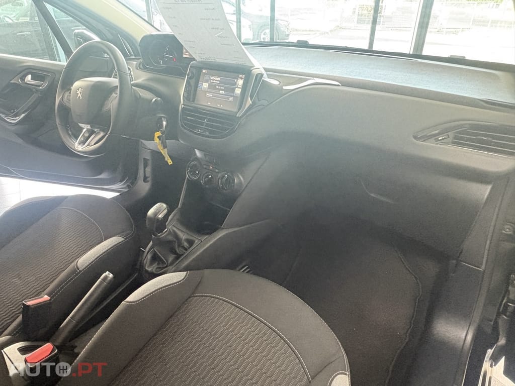 Peugeot 208 1.2 PureTech Signature