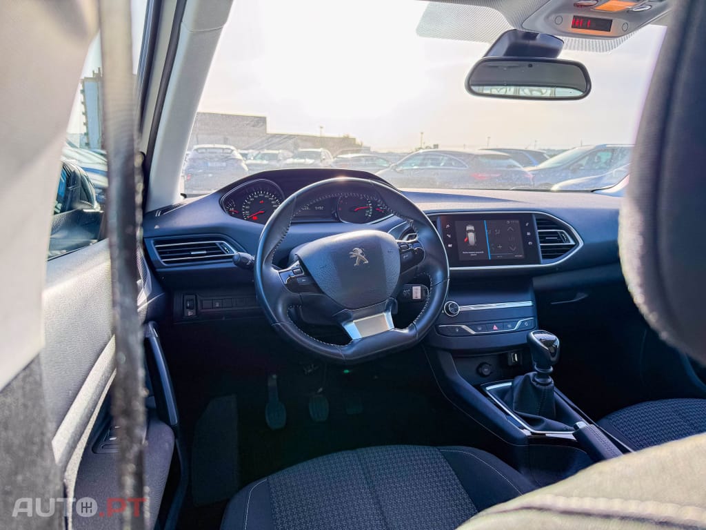 Peugeot 308 1.5 BlueHDi Business Line