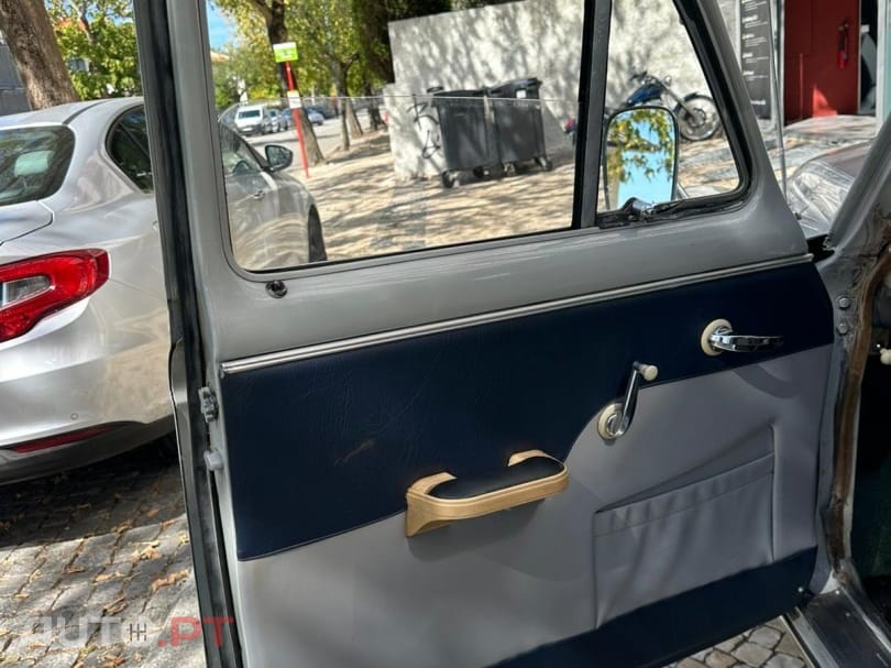 Peugeot 403 La Berline Grand Lux Toit Fixe