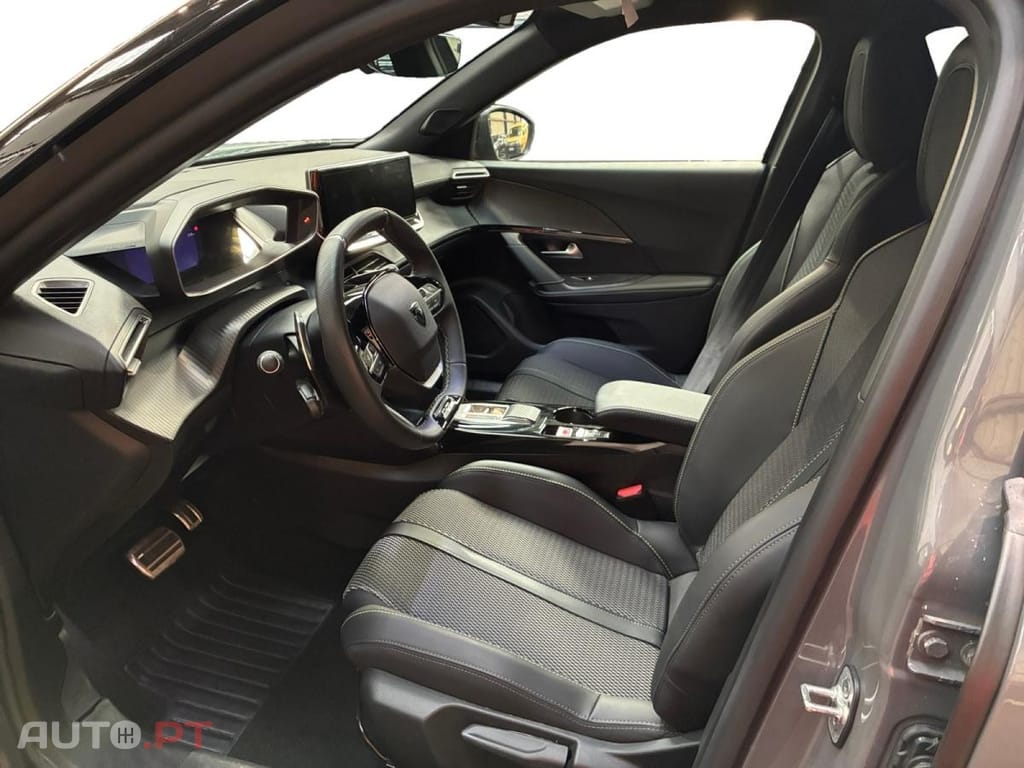 Peugeot 2008 1.2 PureTech GT EAT8