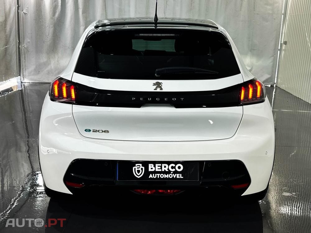 Peugeot E-208 50 kWh Allure Pack
