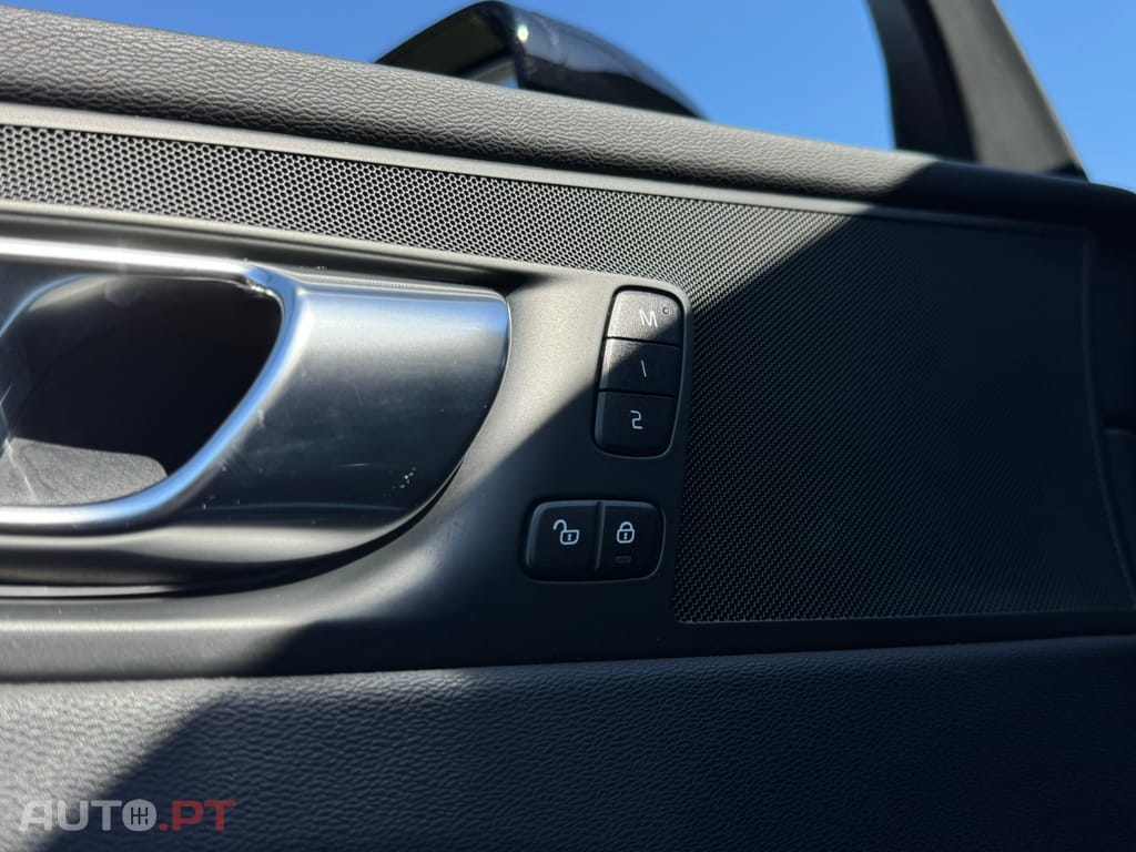 Volvo XC60 2.0 T6 PHEV Black Edition AWD