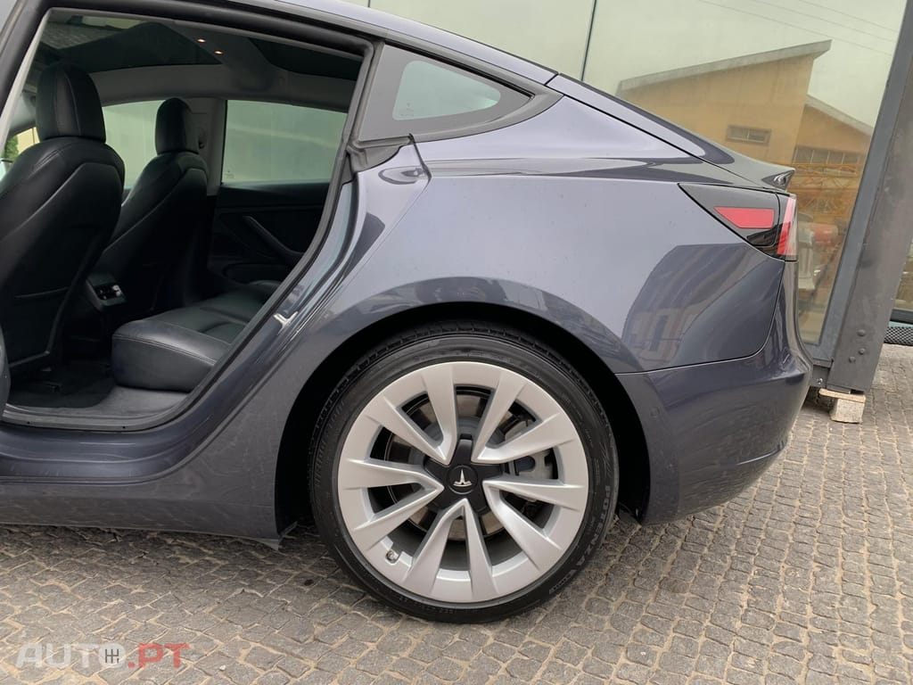 Tesla Model 3 Long-Range Dual Motor AWD