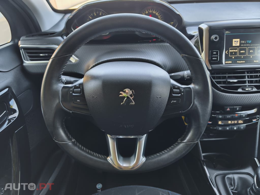 Peugeot 2008 1.2 PureTech Signature