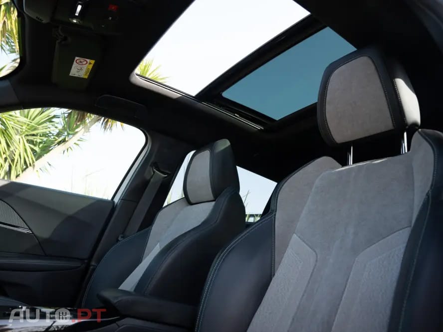 Peugeot E-2008 50 kWh GT