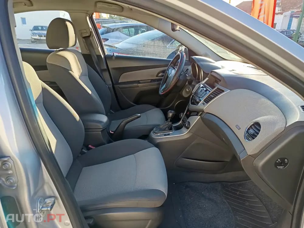 Chevrolet Cruze 1.6 LS