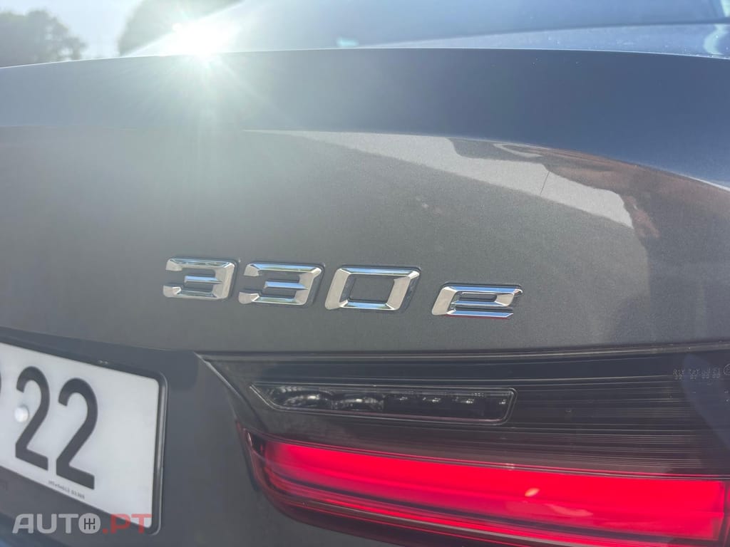 BMW 330 e Touring Corporate Edition Auto