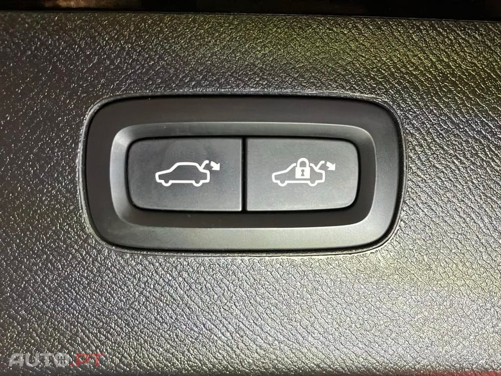 Volvo XC90 2.0 T8 PHEV R-Design AWD