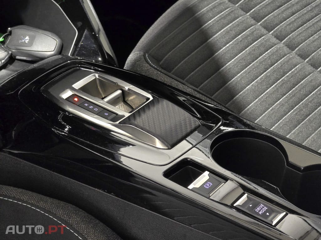 Peugeot E-208 50 kWh Style