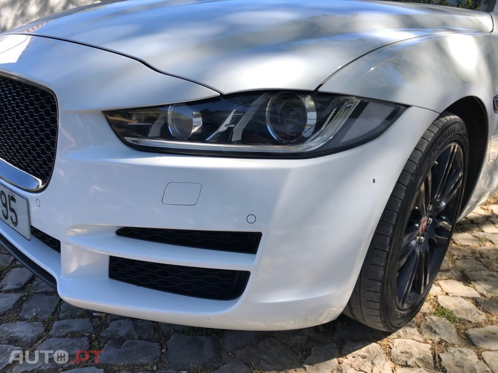 Jaguar XE Luxury