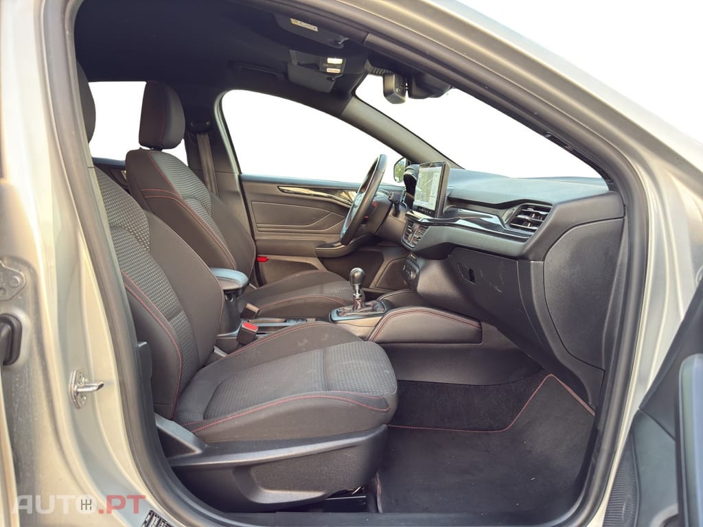 Ford Focus 1.0 EcoBoost Hybrid ST-LINE