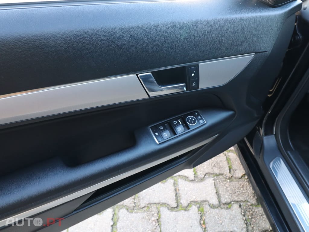 Mercedes-Benz E 220 CDi BlueEfficiency