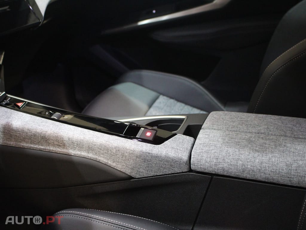 Peugeot 3008 1.2 Hybrid Allure e-DCS6