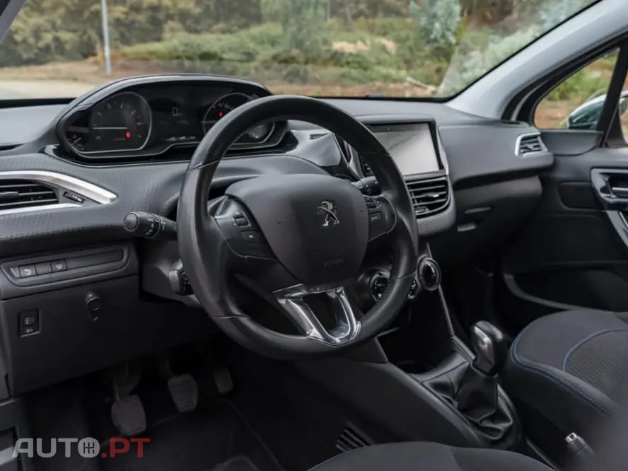 Peugeot 208 1.2 PureTech Signature