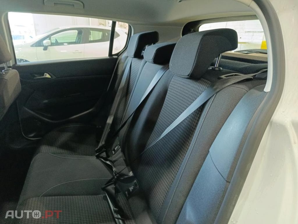 Peugeot 308 1.5 BlueHDi Business Line