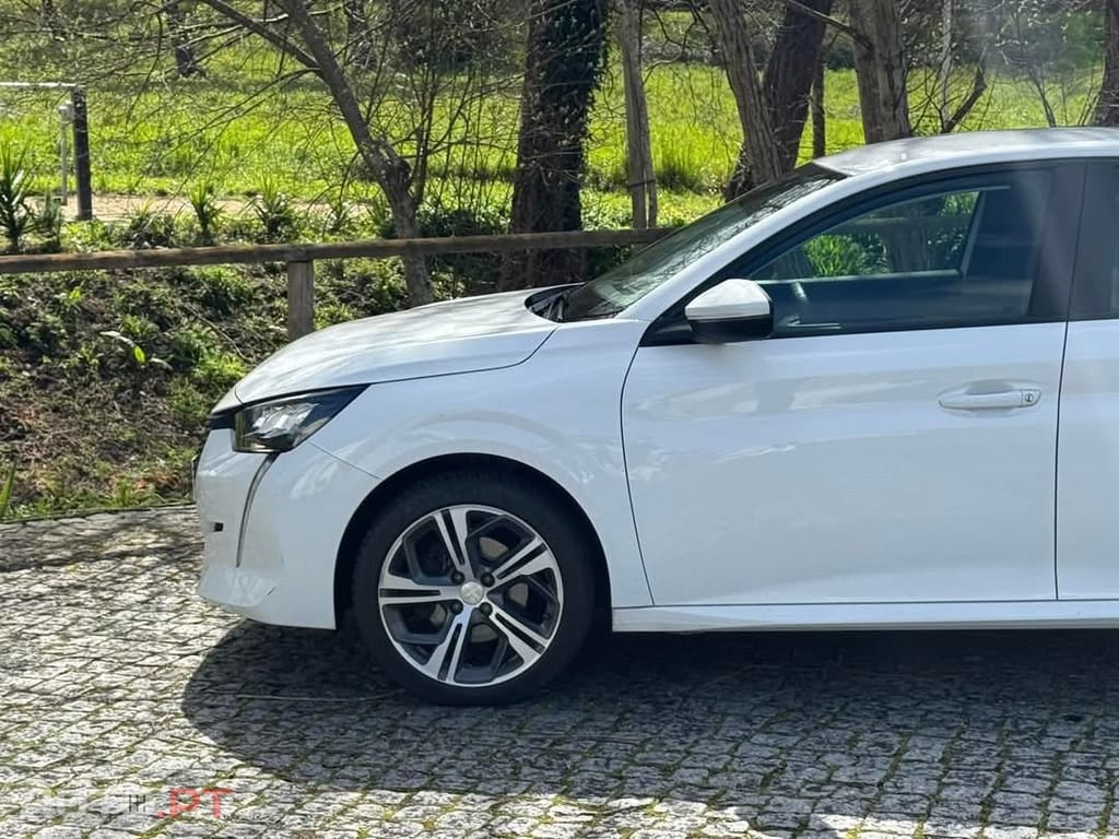 Peugeot 208 1.2 PureTech Allure EAT8