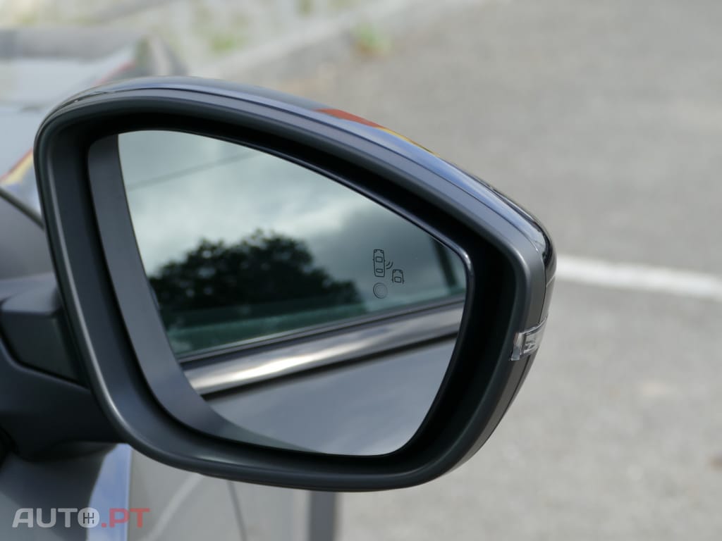 Peugeot 2008 1.2 PureTech GT EAT8