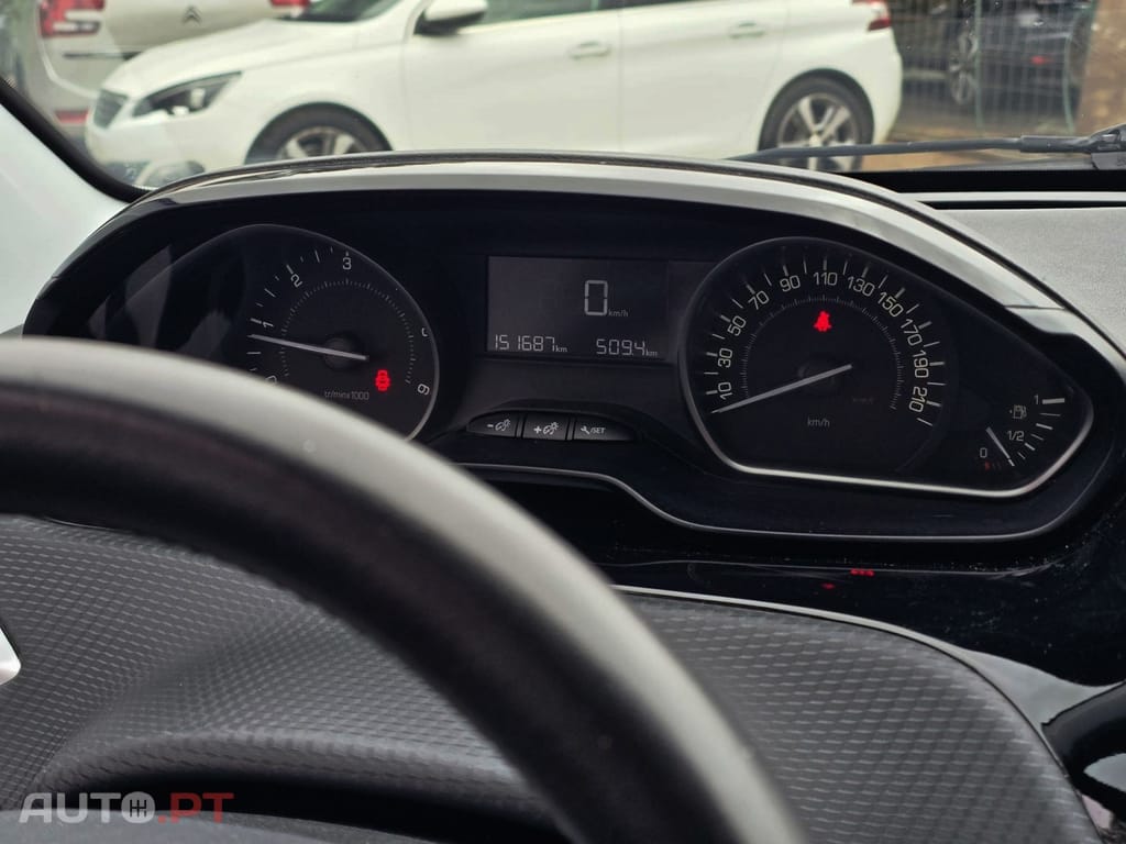 Peugeot 208 1.6 BlueHDi Style