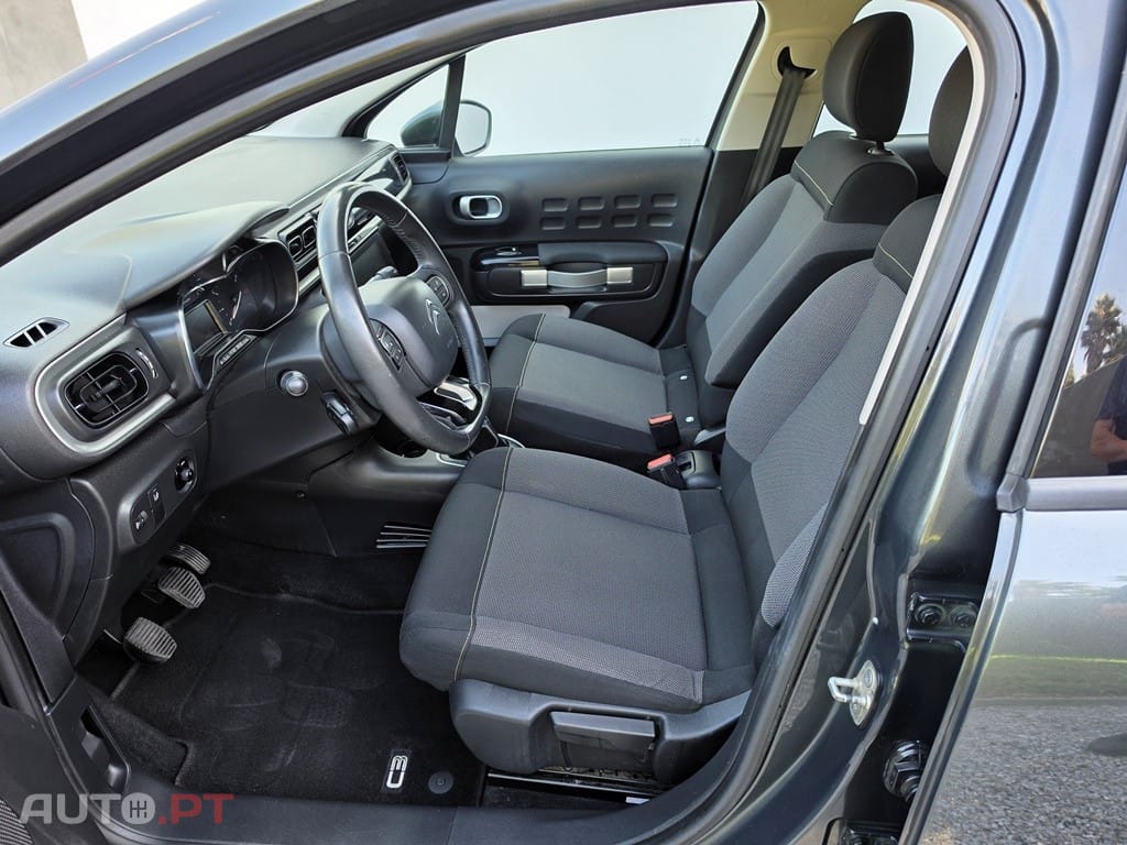 Citroën C3 Pure Tech S&S Shine — fotografia 8