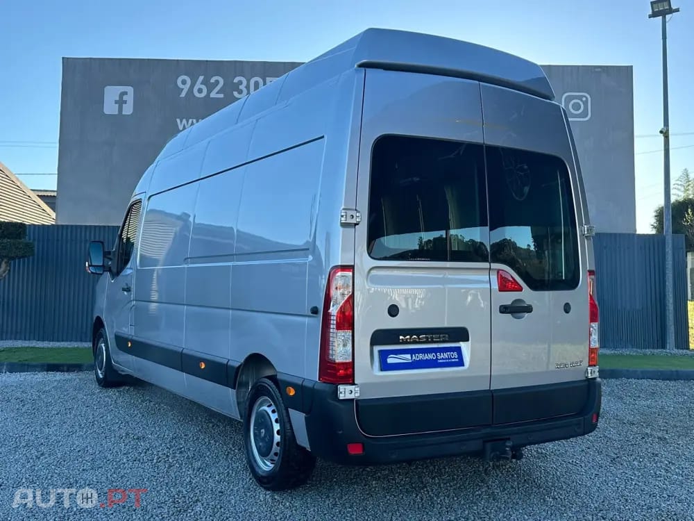 Renault Master Outro
